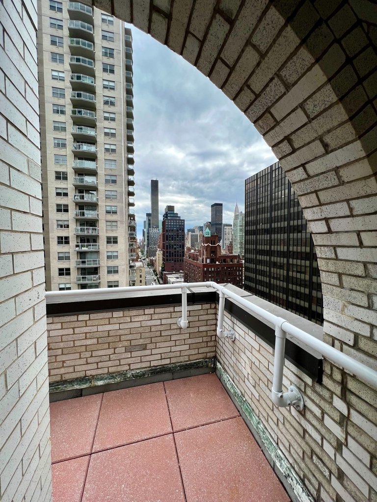 East 57th Street - Photo 12