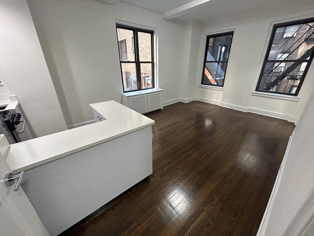 140 East 46th Street - Photo 2