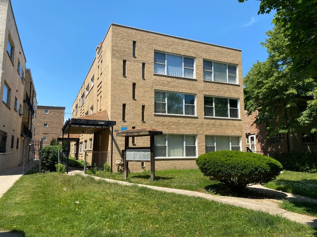 1624 Touhy - Photo 0