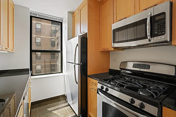87th & Broadway - Photo 2