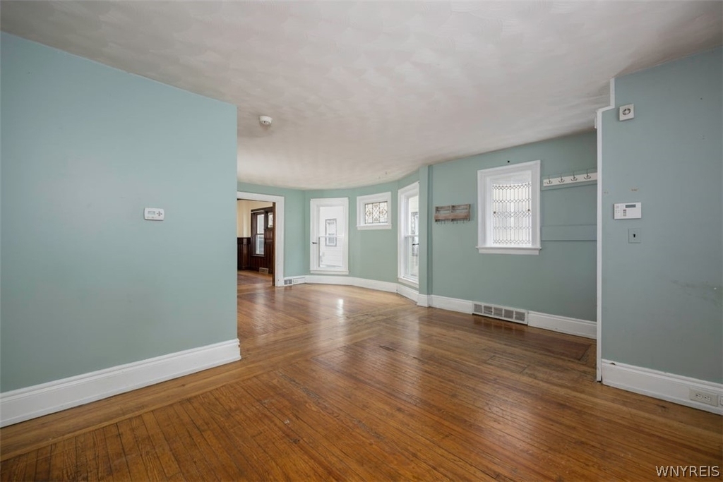 552 Potomac Avenue - Photo 6