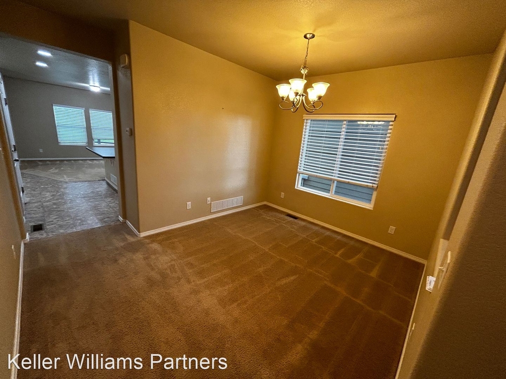 1652 Rustlers Roost Dr - Photo 2