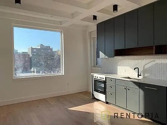 108 Havemeyer Street - Photo 2