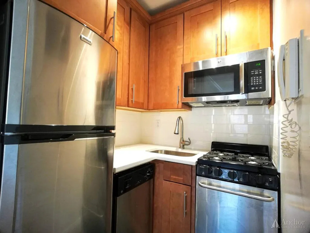 3rd Avenue & East 76th St - Photo 0