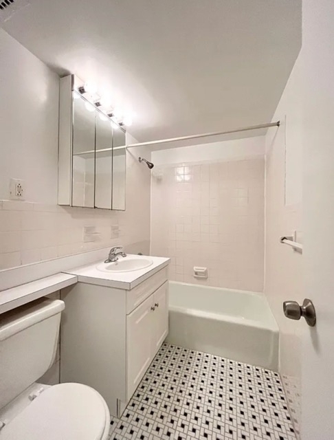 1661 York Avenue - Photo 5