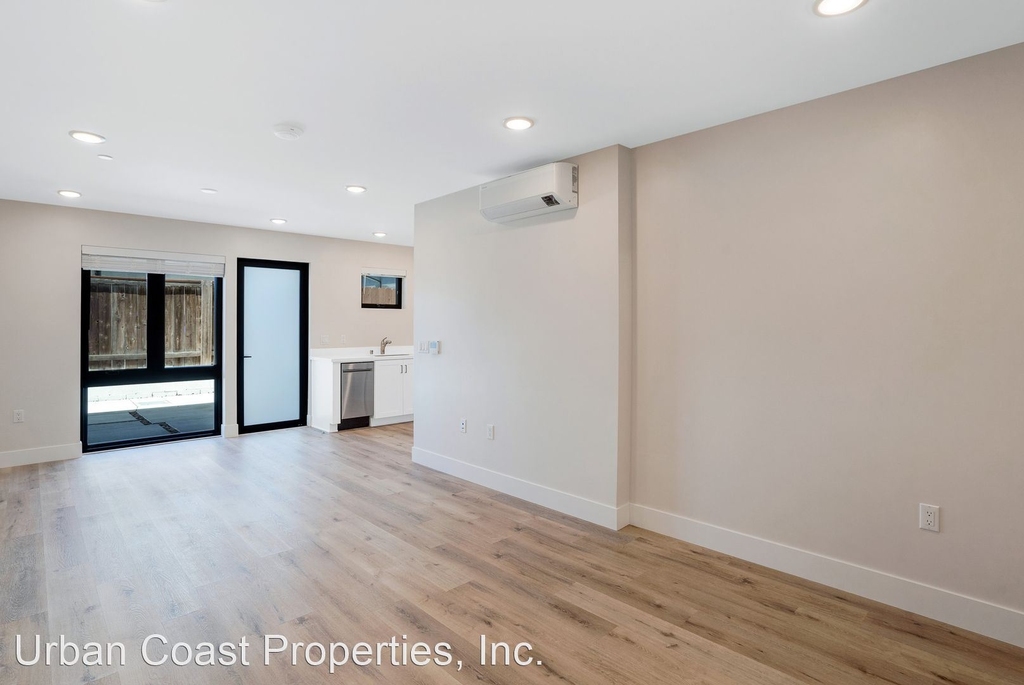 4530 Ingraham Street - Photo 2