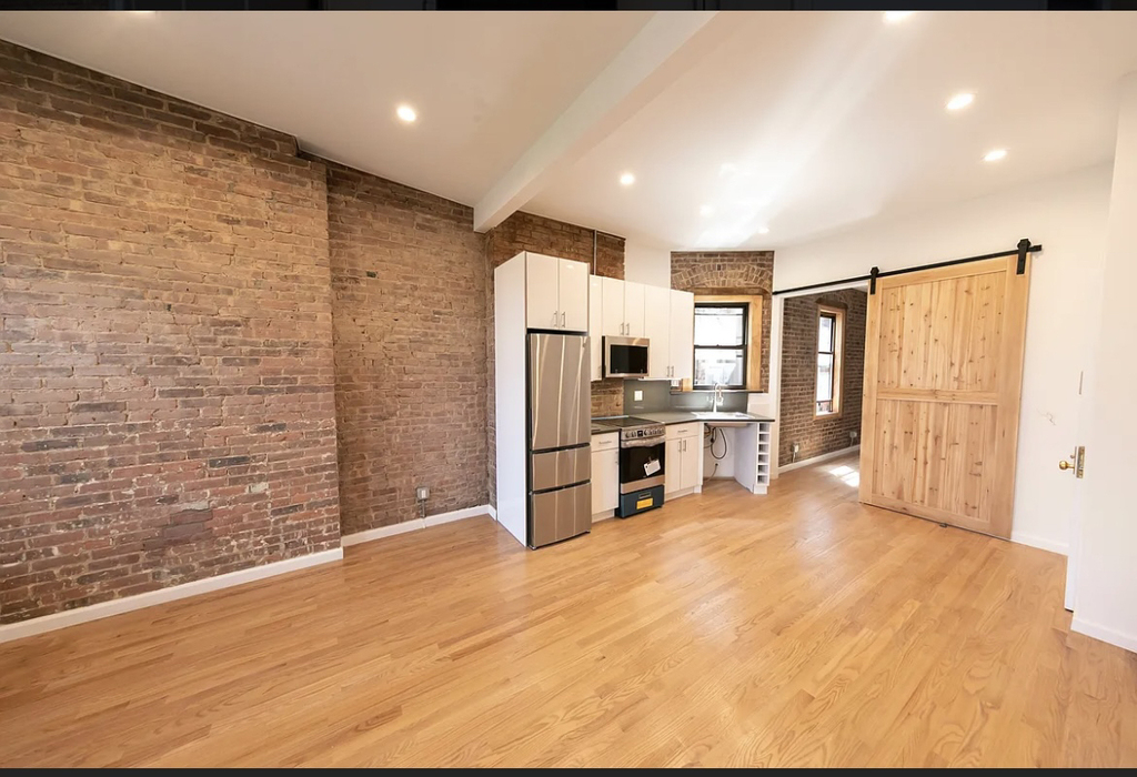 11 Waverly Place - Photo 1