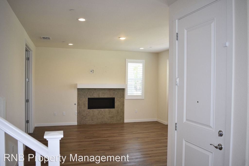 5013 Jewel Street - Photo 2