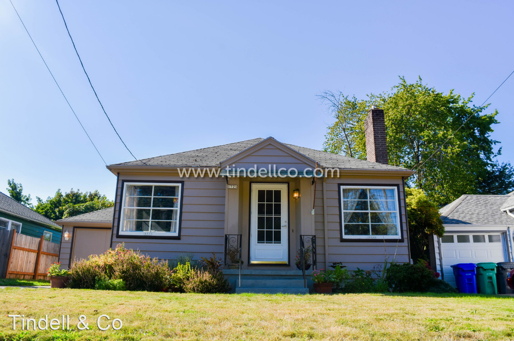 6725 N Delaware Ave - Photo 1