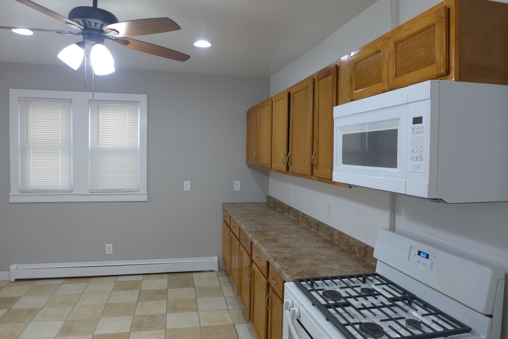 7401 W. Addison Ave. - Photo 10