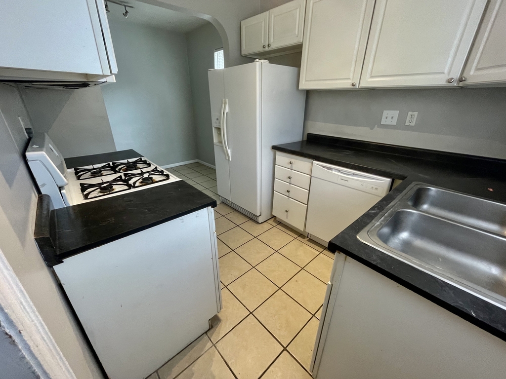 6103 Winthrop Avenue - Photo 10