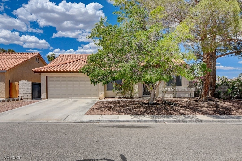 1620 Desert Ridge Avenue - Photo 1