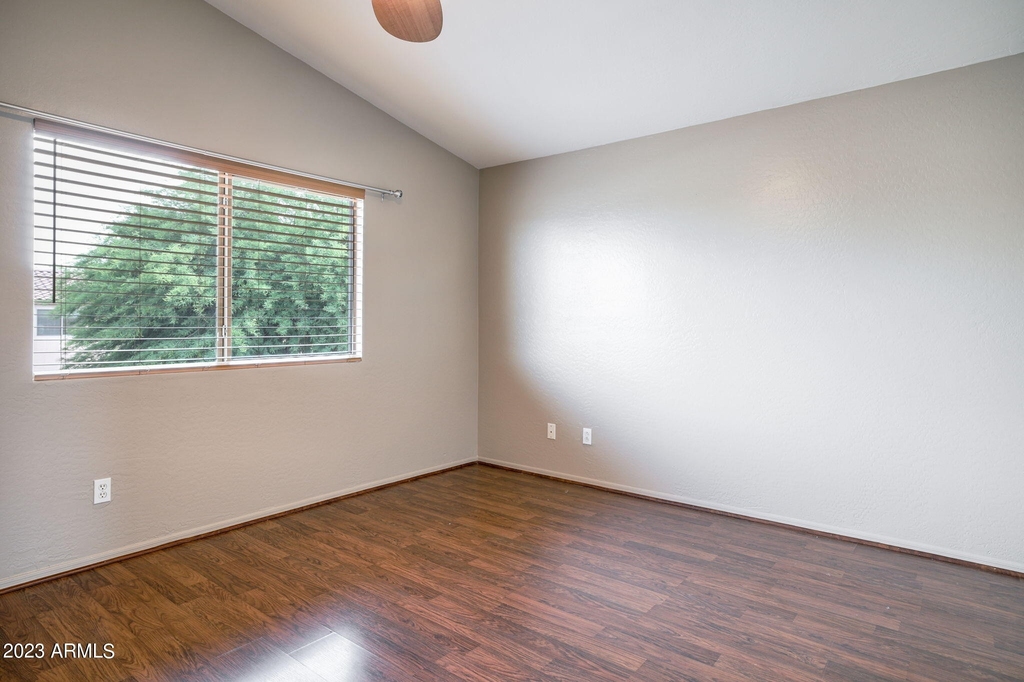 15875 W Woodlands Avenue - Photo 19