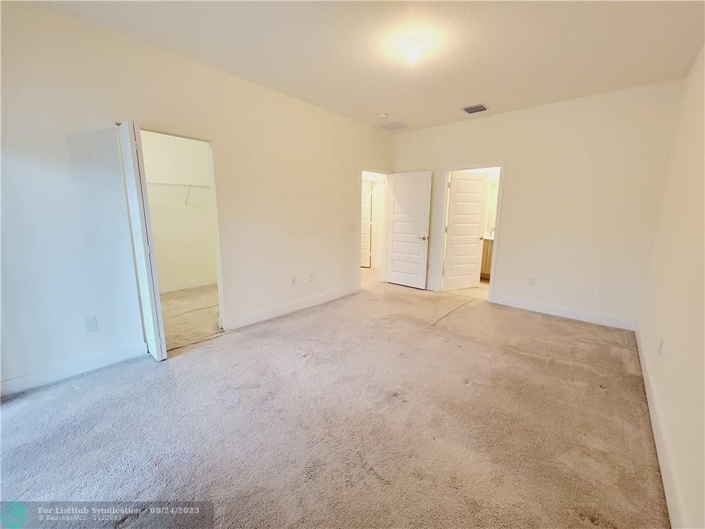 4931 Nw 84th Ave - Photo 10