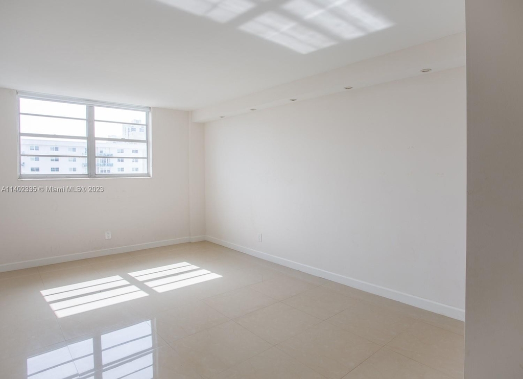 19390 Collins Ave - Photo 8