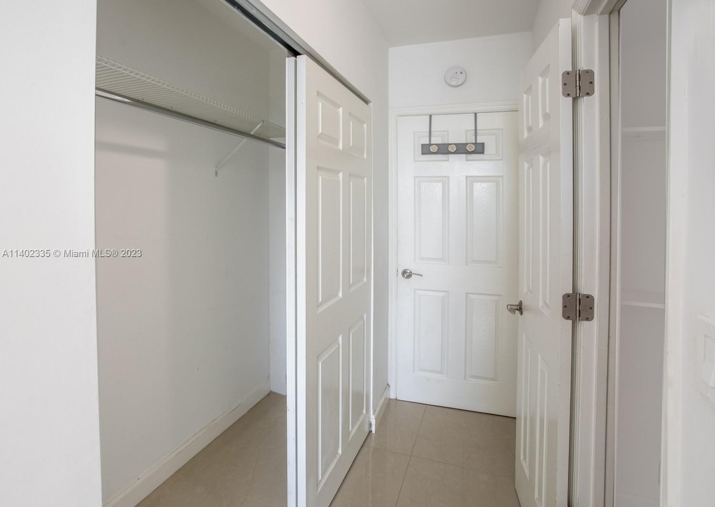 19390 Collins Ave - Photo 10