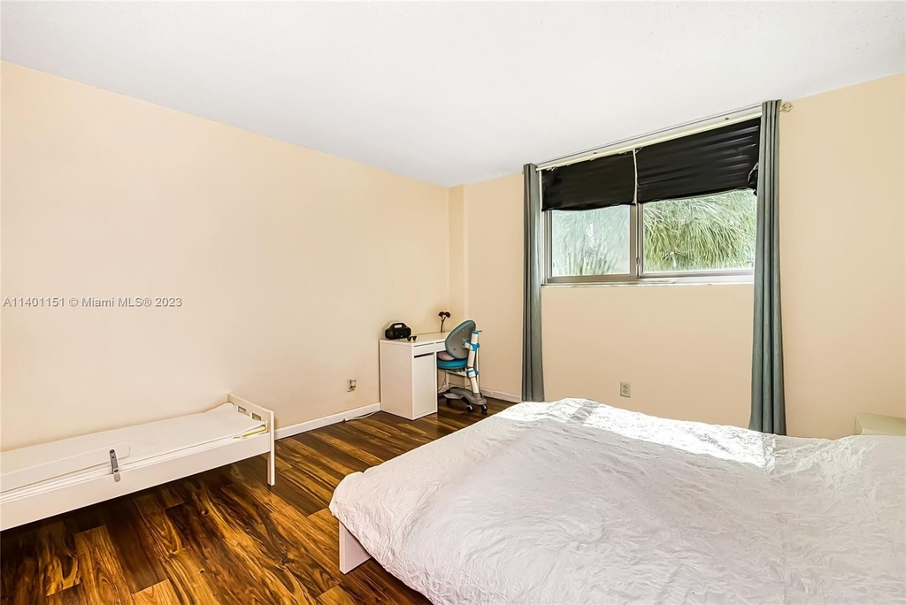 19380 Collins Ave - Photo 10