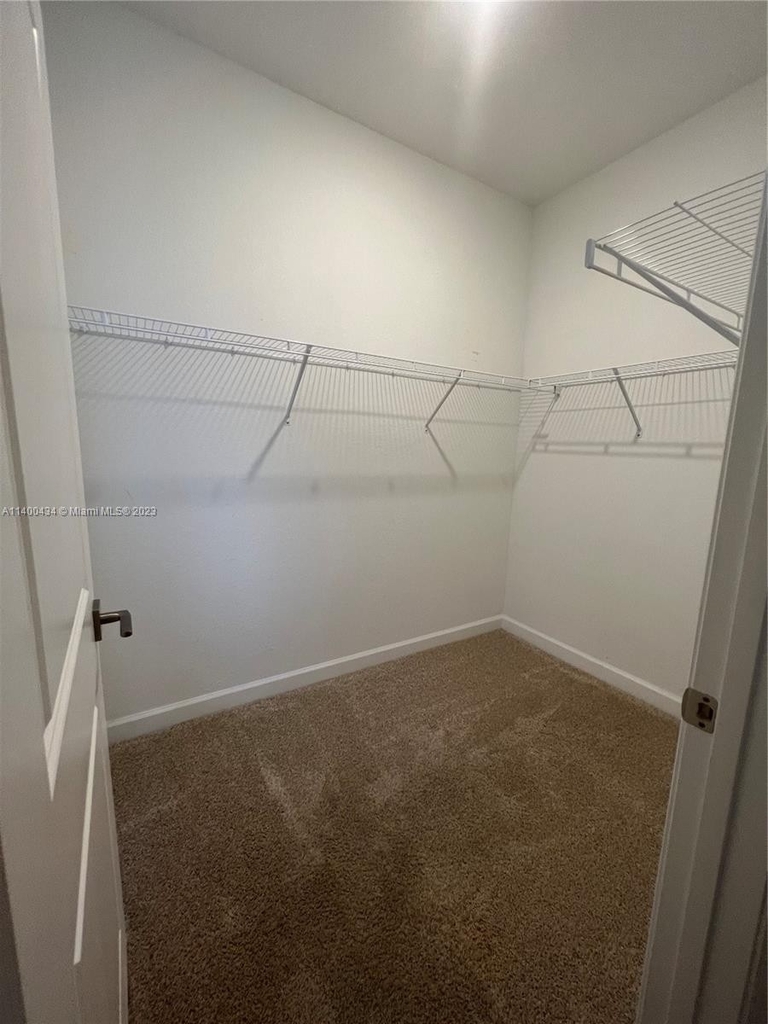1127 Sw 8th Ave - Photo 5