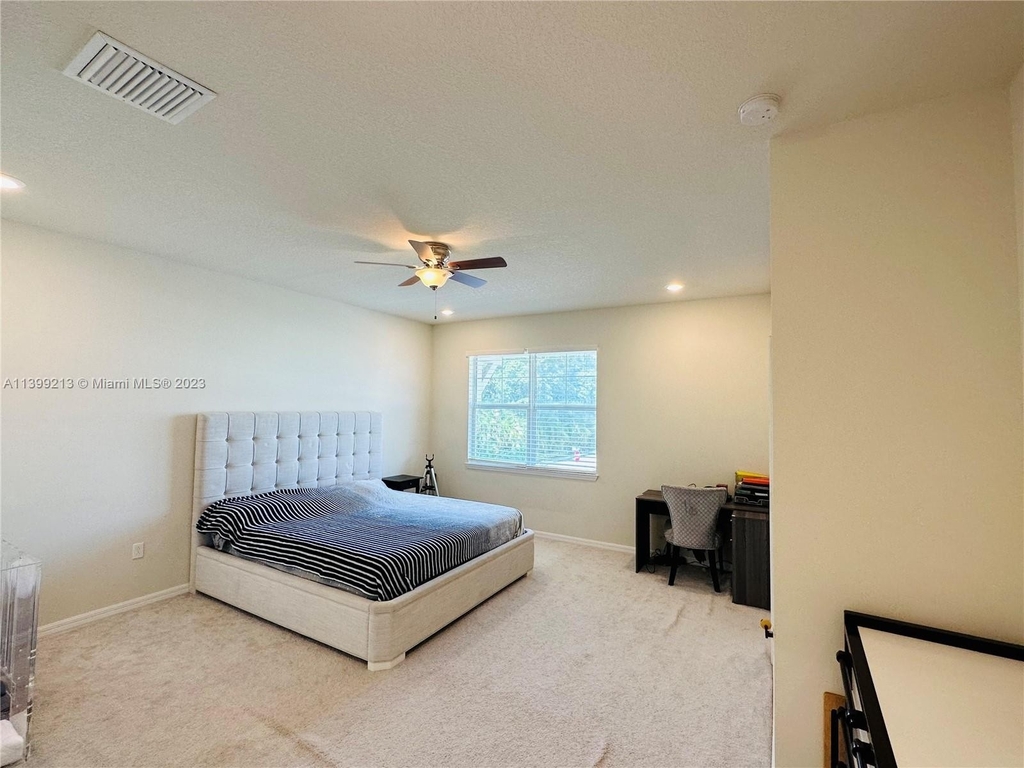 4950 Eucalyptus Dr - Photo 17