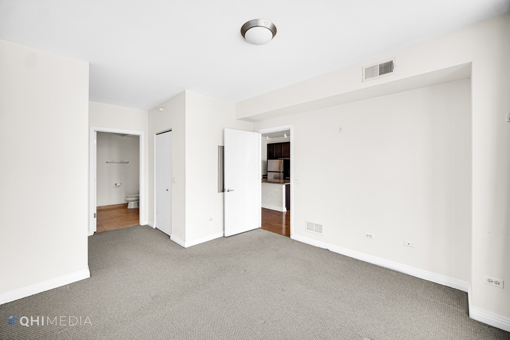 565 W Quincy Street - Photo 14