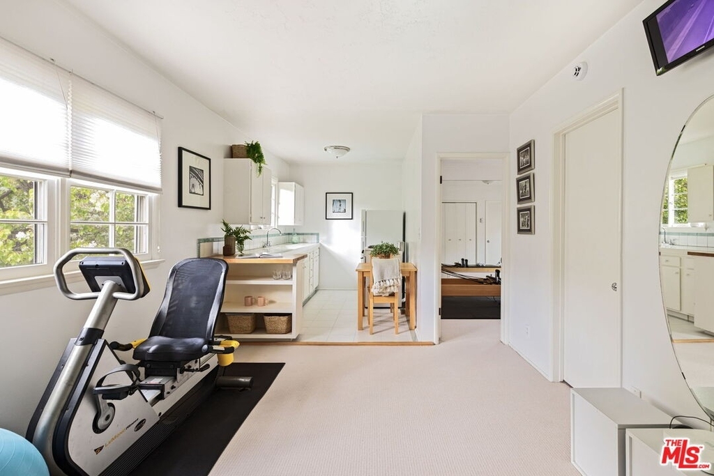 226 Palisades Ave - Photo 48