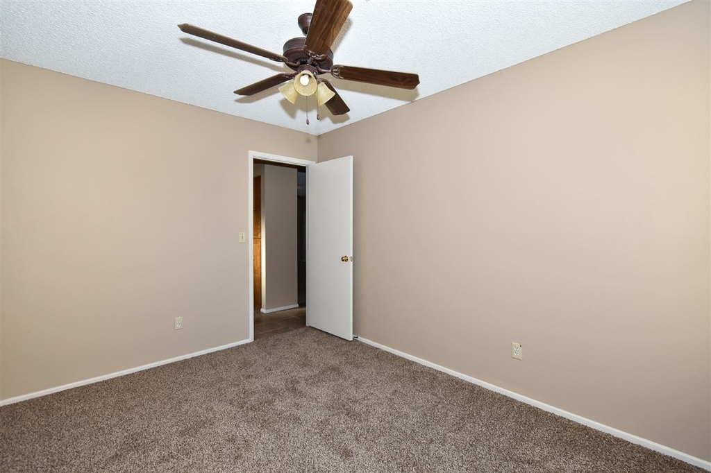 1444 W 15 St - Photo 9