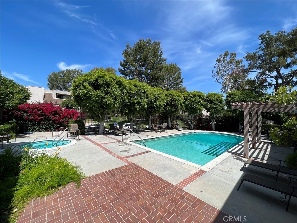 15215 Magnolia Boulevard - Photo 3