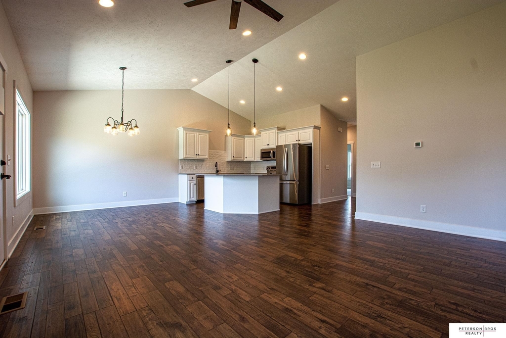 2712 Viking Circle - Photo 3