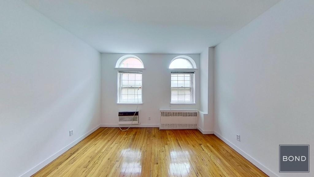402 East 83rd Street - Photo 1