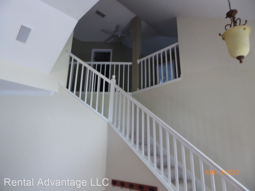 217 Lenox Lane - Photo 8