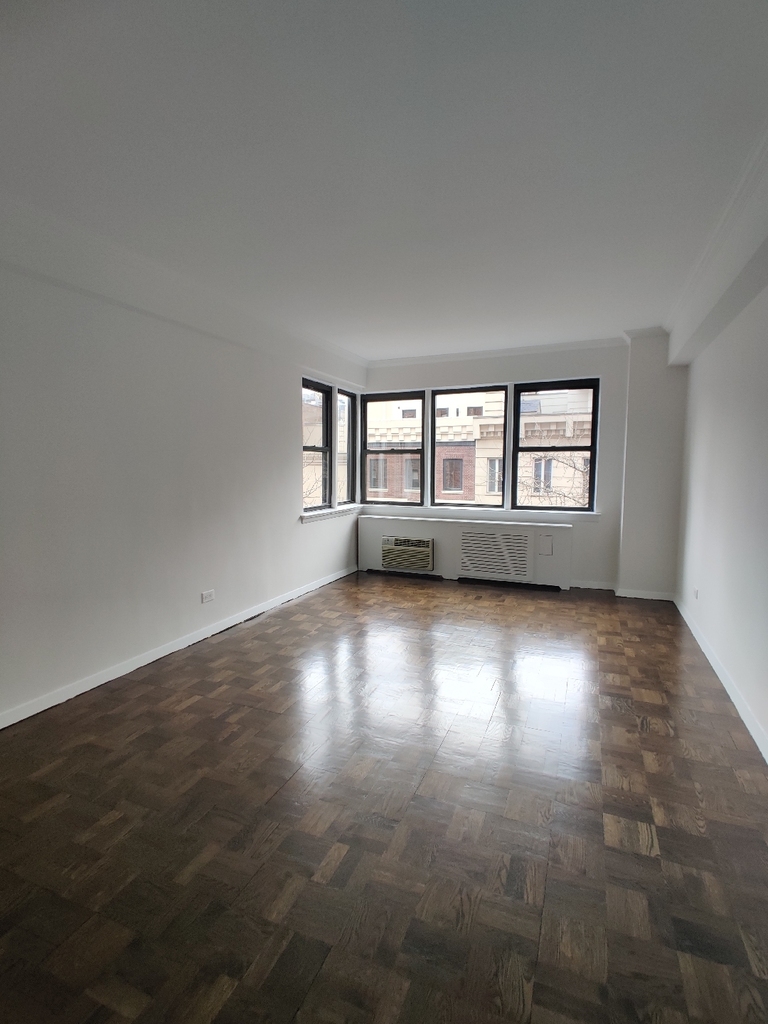 2nd Ave/51 - Photo 2