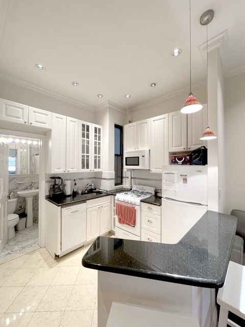 206 east 34th street  - Photo 0