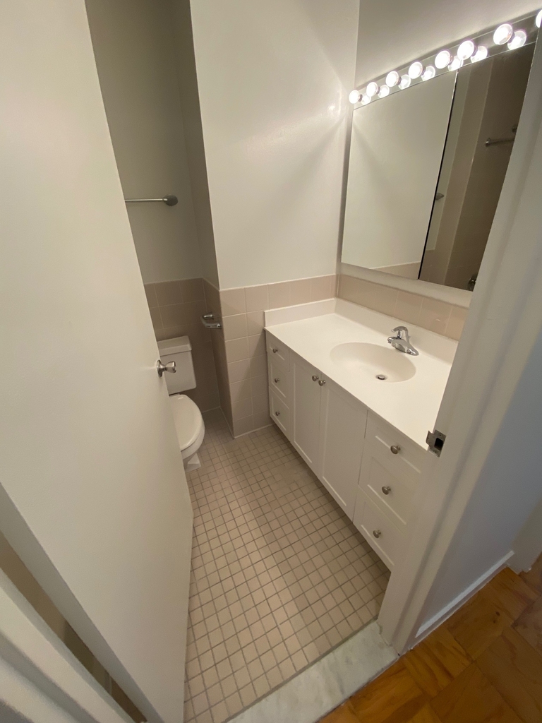 West 87th Street - Photo 10