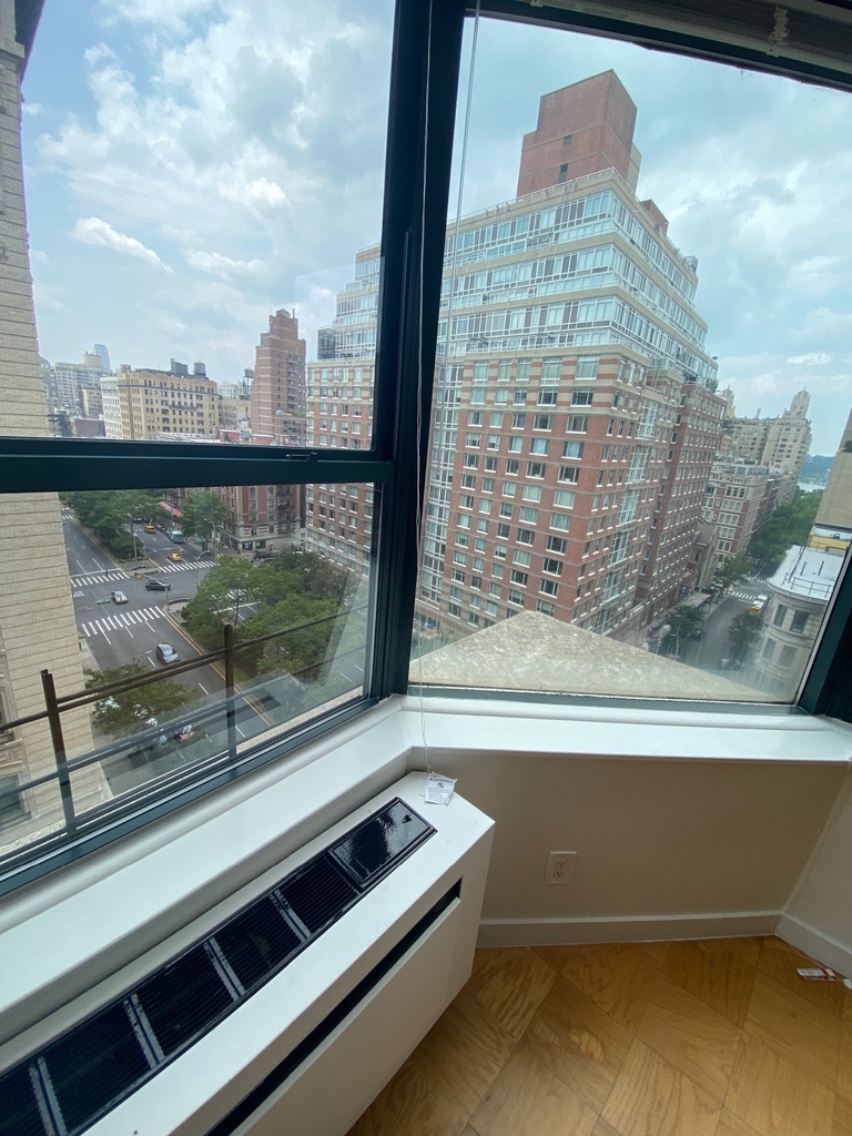 West 87th Street - Photo 6