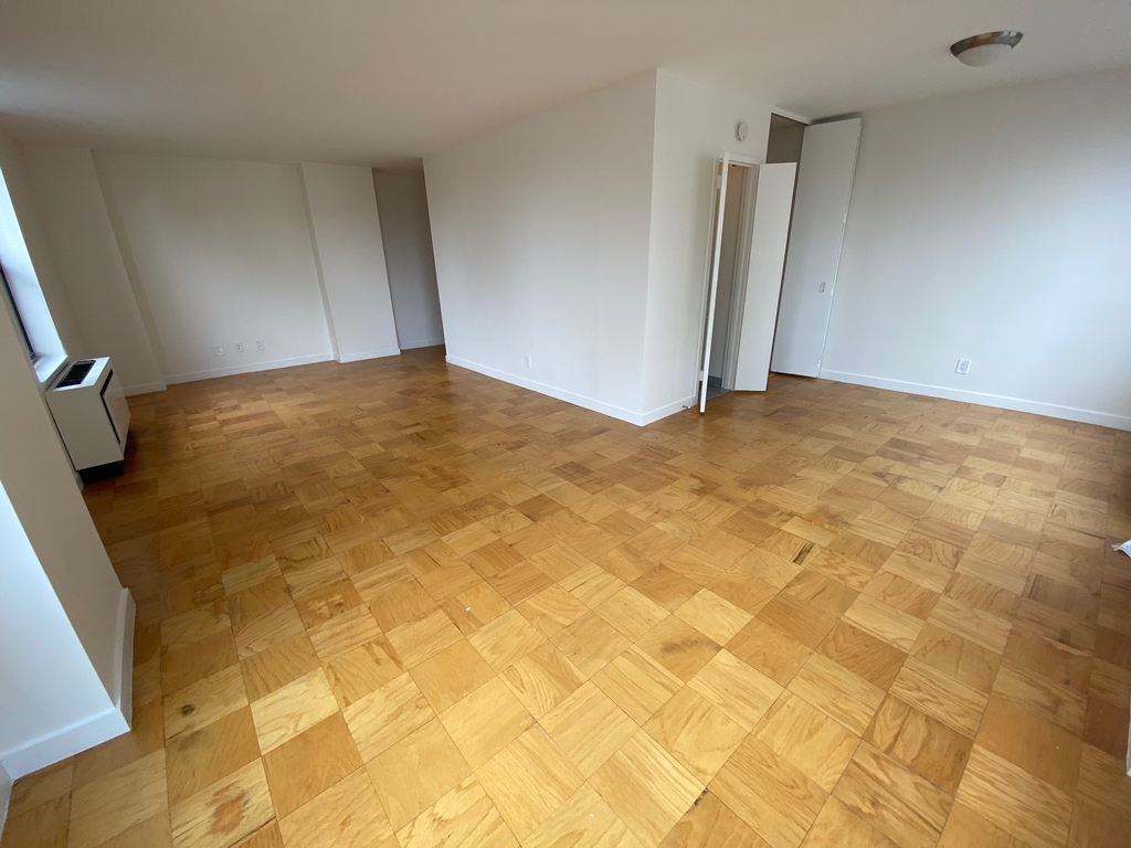 West 87th Street - Photo 7