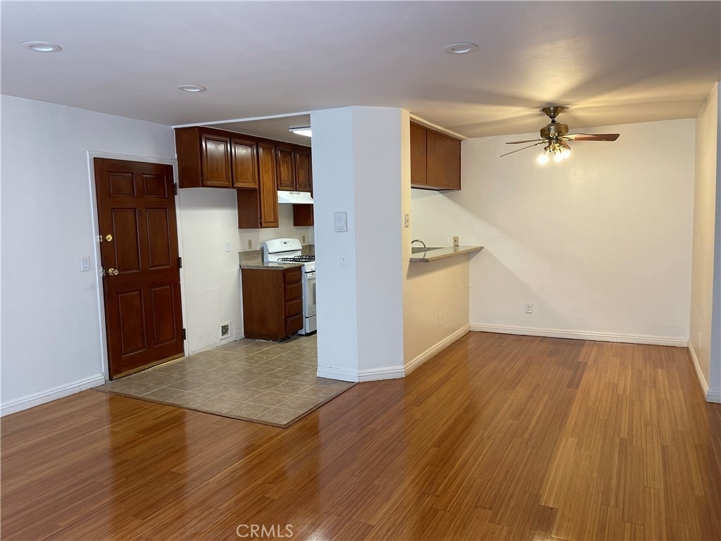 14105 Califa Street - Photo 4