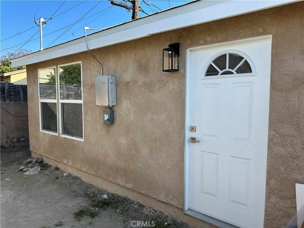 6852 Ira Avenue - Photo 1