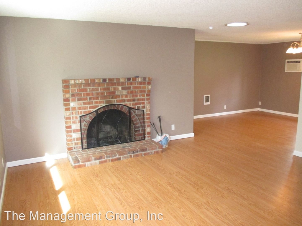 5710 Ne 75th Street - Photo 2