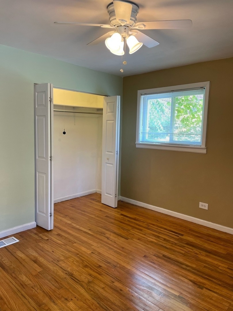 1324 W Greenleaf Avenue - Photo 1