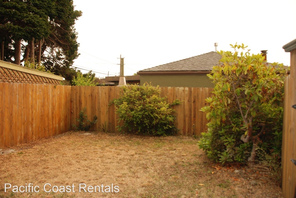 3241 Glen Street - Photo 1