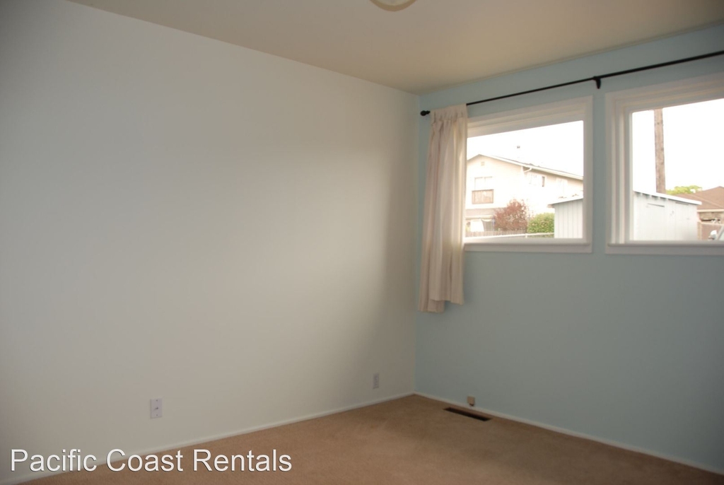 3241 Glen Street - Photo 22