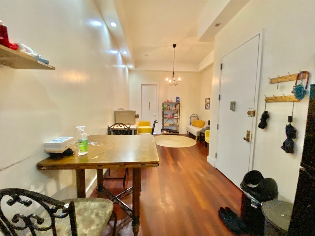 757 Hart Street - Photo 2