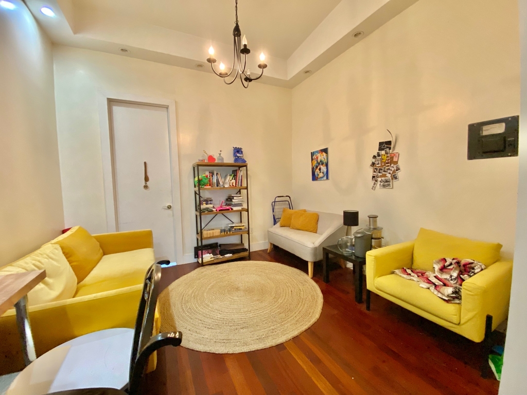 757 Hart Street - Photo 0