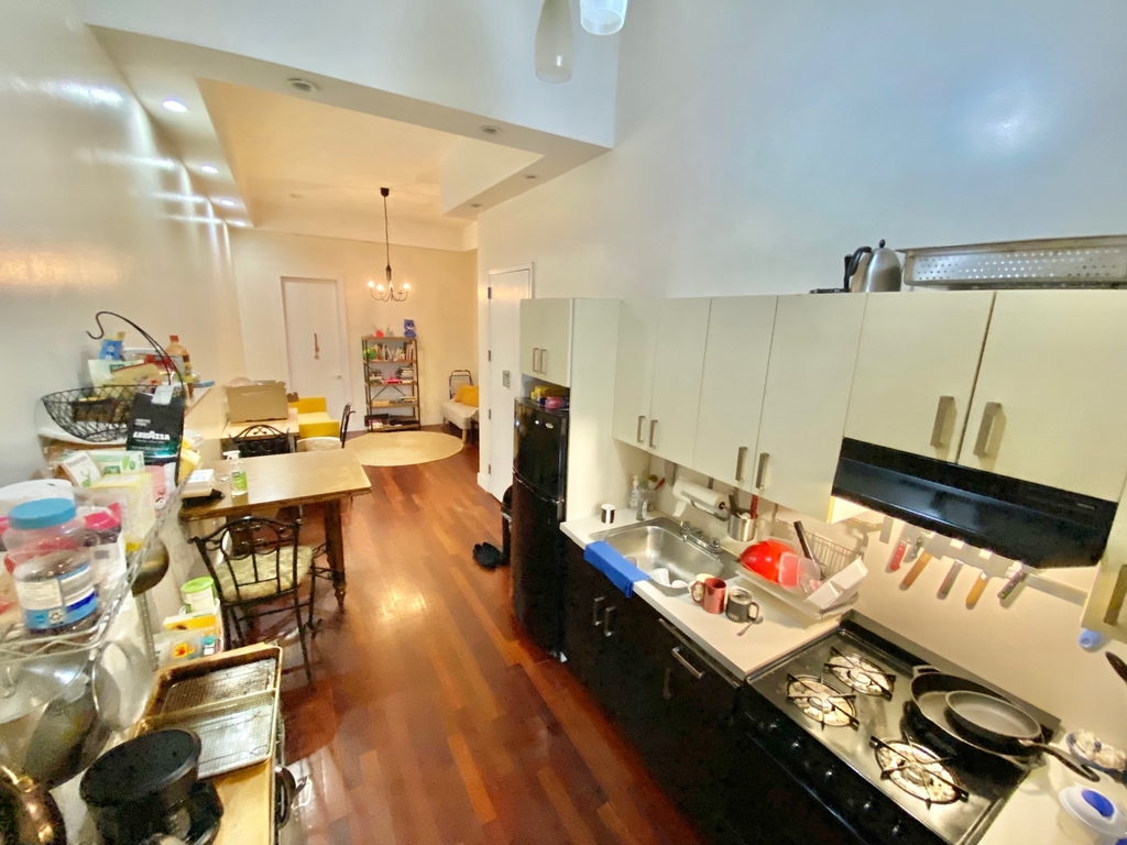 757 Hart Street - Photo 1