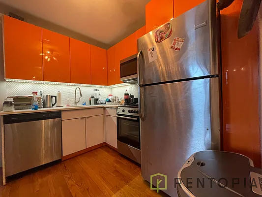 854 Metropolitan Avenue - Photo 3