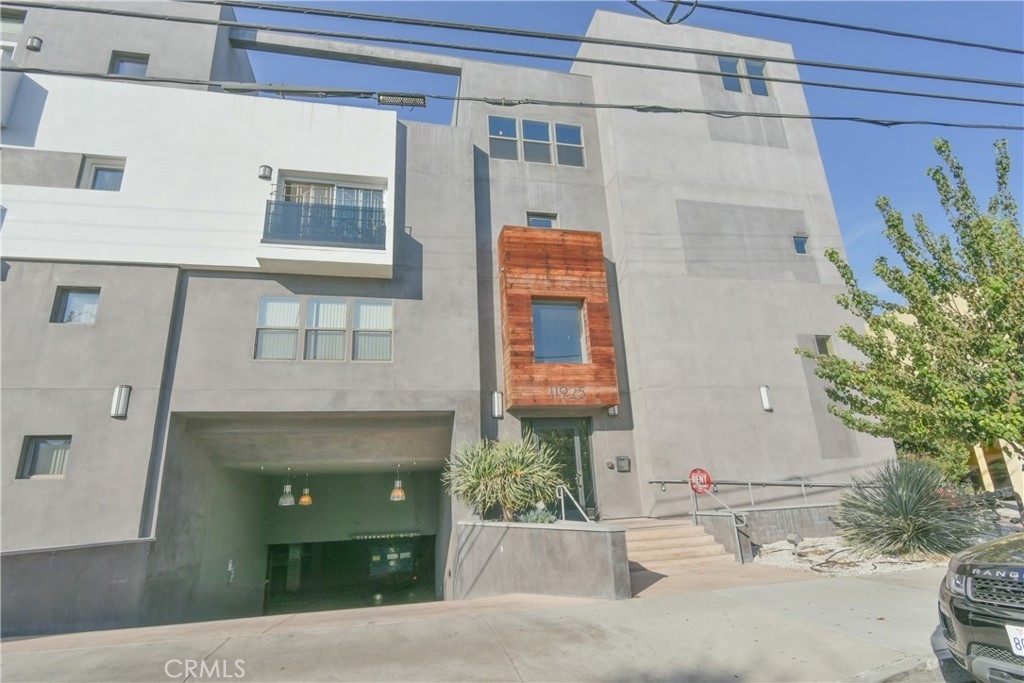 11925 Kling Street - Photo 0