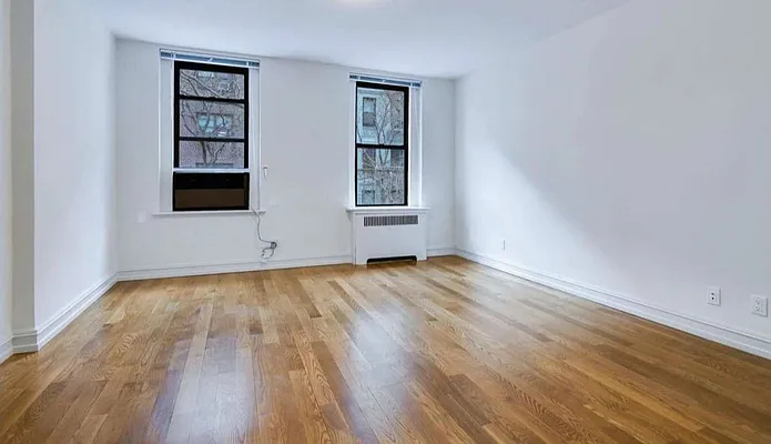 East 46th Street/ 3rd saave - Photo 2