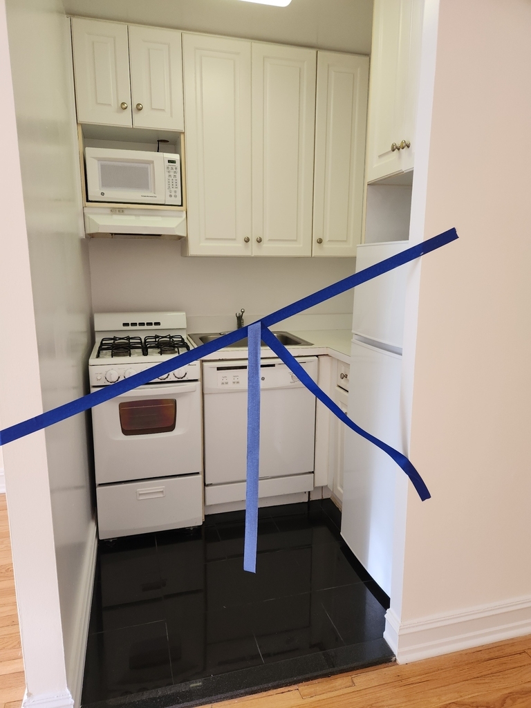 East 46th Street/ 3rd saave - Photo 10