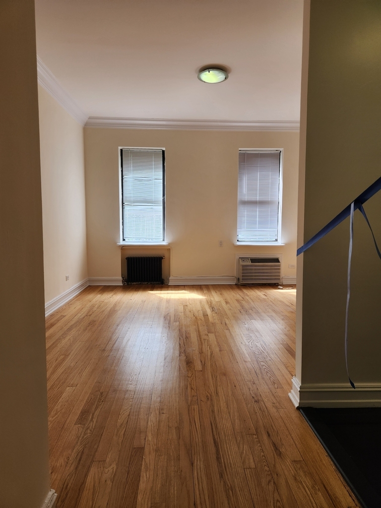 East 46th Street/ 3rd saave - Photo 9