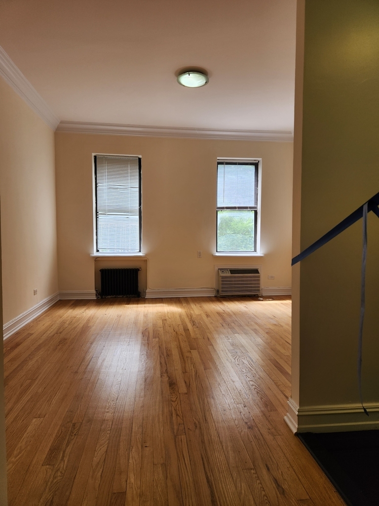 East 46th Street/ 3rd saave - Photo 8